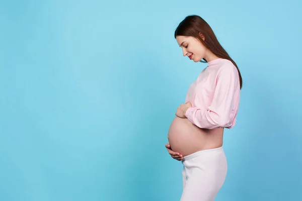 Profile Photo Charming Sweet Young Girl Months Pregnant Stands Sideways — Stock Photo, Image