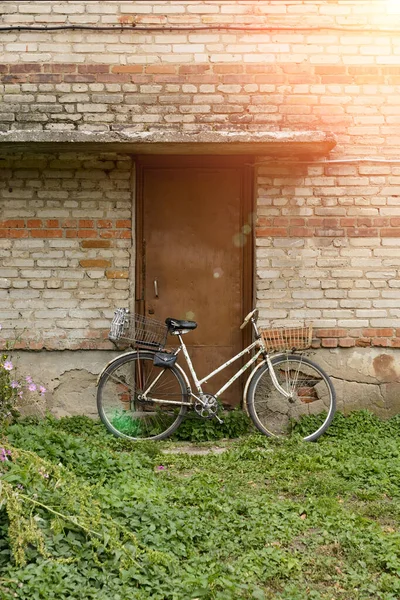 Bicicleta Para Adultos Entrada Edificio Apartamentos Residenciales Varios Pisos — Foto de Stock