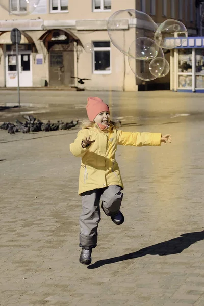 Little Girl Playing Spring Warm Day — Stock Photo, Image