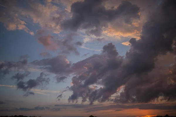 Een Donkere Donderwolk Achtergrond Van Zonsondergang Voor Storm Stockfoto