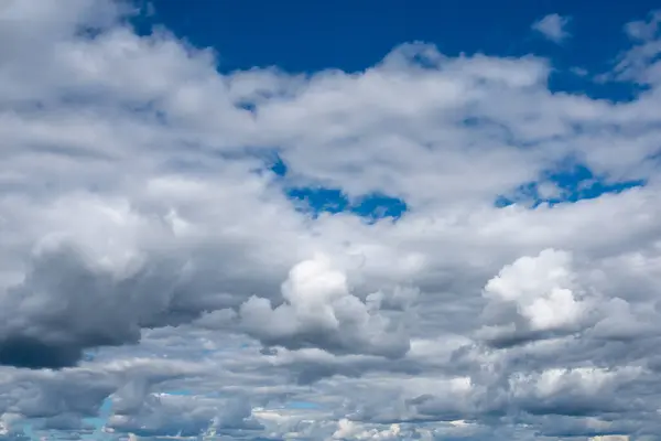 Cumulus Nuvens Céu Azul Dia Ensolarado Verão — Fotografia de Stock