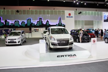 Nonthaburi - 28 Kasım: Suzuki Ertiga sportif görünen sahnede