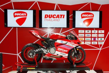 Bangkok - 26 Mart: Ducati 1199 Panigale S modelleri ilk bakmak mo