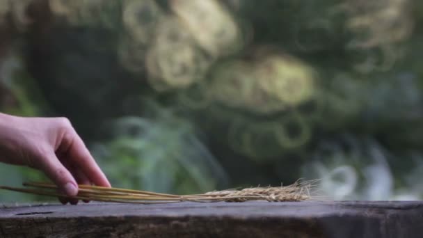 Fresh bread on the table. Hand puts bread on the table outside. — Stock Video