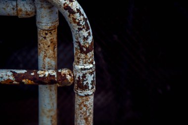 Paslı demir bir yatağın detayları..