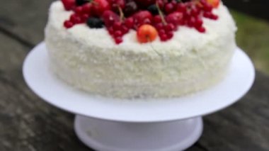 meyveli kek ile Hindistan cevizi pul jöle berries.fruit jöle cake.berry, doğum günü cake.culinary masterpieces.summer tatil tatlı ile.