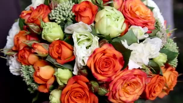 Hochzeitsstrauß von frischen Blumen.festlicher Strauß von frischen Blumen.Hochzeitsbrautstrauß. Hochzeitsfloristik. — Stockvideo