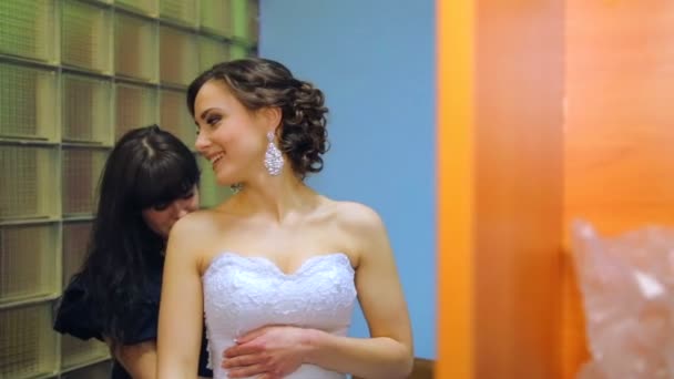 VINNITSA, UCRAINA - 12 DICEMBRE: Concorso "Sposa dell'anno". Preparazione dei partecipanti al concorso. Concorrenti "Sposa dell'anno 2014". dicembre 12, 2014 in Vinnitsa, Ucraina . — Video Stock