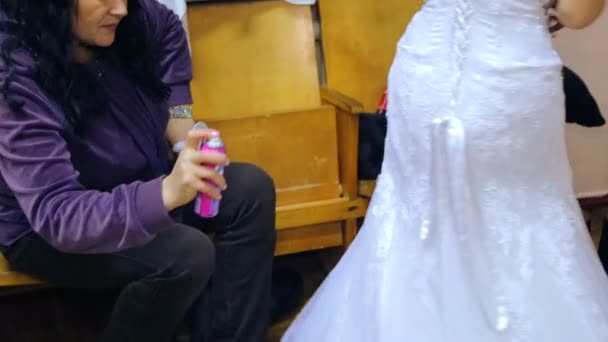 文尼察，乌克兰-12 月 12 日: 竞争"年的新娘"。参加这次比赛的准备。参赛者"新娘"到 2014 年。2014 年 12 月 12 日在文尼察，乌克兰. — 图库视频影像