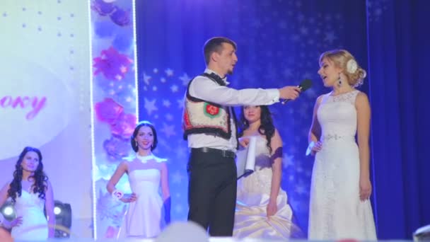VINNITSA, UKRAINE - DECEMBER 12: Competition "Bride of the Year. " Preparation of participants in the contest. Contestants "Bride of the year 2014". December 12, 2014 in Vinnitsa, Ukraine. — Stock Video
