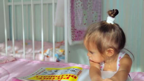 Caucasian, little girl playing at home. A small child playing with toys and books. Little healthy emotional girl. The concept of family happiness, and joy. — Stock Video