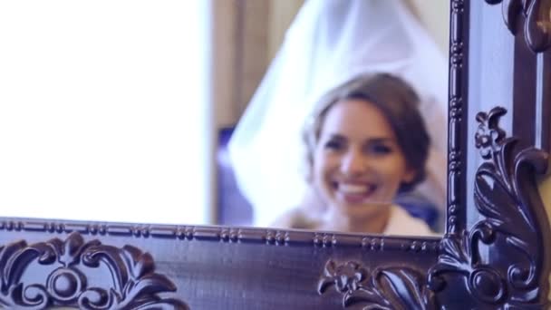 Caucasian, beautiful bride dressed in wedding attire. Portrait of a beautiful bride on the wedding day. Young beautiful girl in the wedding day. Preparation of the bride, decorations, holiday. — Stock Video