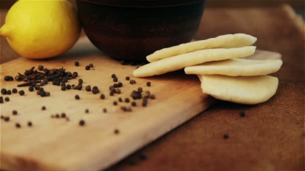 Traditionele nationale schotel eerste. Afbeelding van de eerste warme maaltijd. Nationale keuken van de volkeren van de wereld. De eerste schotel, soep, Bouillon, soep, halofyt, shourpa. — Stockvideo