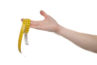 Elinde sarı bir şerit vardı, beyaz bir sırt grubunda izole edilmişti.