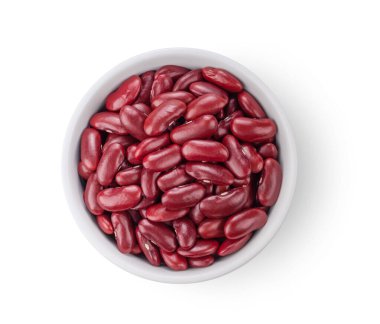Beyaz arka planda izole edilmiş beyaz kasedeki kırmızı fasulyeler. en üstteki görünüm