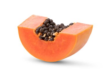 Beyaz arka planda izole edilmiş tatlı papaya dilimleri