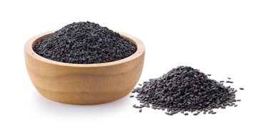 Beyaz arka planda izole edilmiş ahşap kasede susam