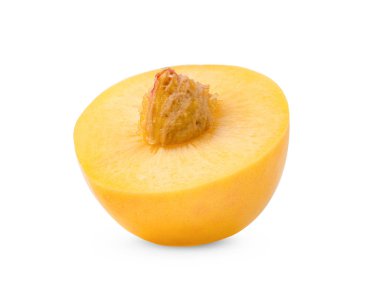 Beyaz arkaplanda yarı nektarin izole