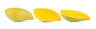 Olgun mango beyaz arkaplanda izole