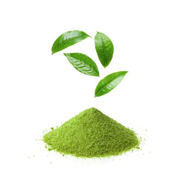 Hazır eşleşen yeşil çay ve beyaz arkaplanda yapraklar