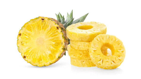 Ananas Mit Scheiben Isoliert Auf Weißem Hintergrund — Stockfoto