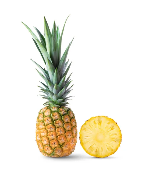 在白色背景上孤立的单个完整的菠萝 — 图库照片