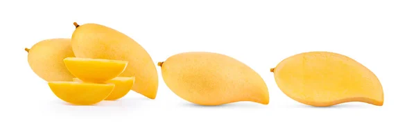 白を背景にした熟した黄色のマンゴー — ストック写真