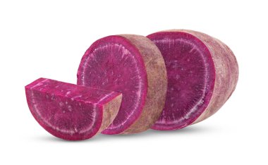 Beyaz arka planda izole edilmiş tatlı patates