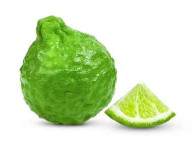 beyaz arkaplanda yaprak izole edilmiş bergamot veya kaffir