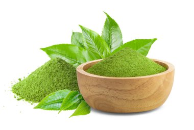 Ahşap kasede, üzerinde yaprak olan kibrit yeşil çay (kamera görüntüsü) )