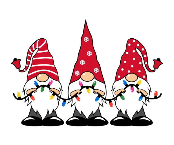 三只带着花环的圣诞侏儒矢量孤立的卡通人物 圣诞贺卡 免版税图库插图