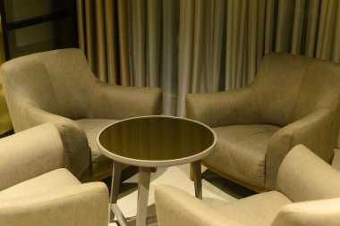 gece masa ve sandalyeler