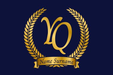 Baş harf Y ve Q, YQ monogram logo tasarımı defne çelengi. Kaligrafi yazı tipli lüks altın amblem.