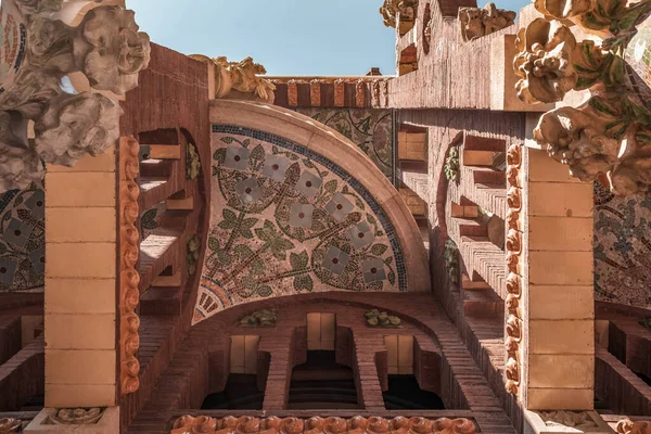 Barcelona España Febrero 2020 Intrincados Mosaicos Cermic Tiles Ceiling Balcony — Foto de Stock