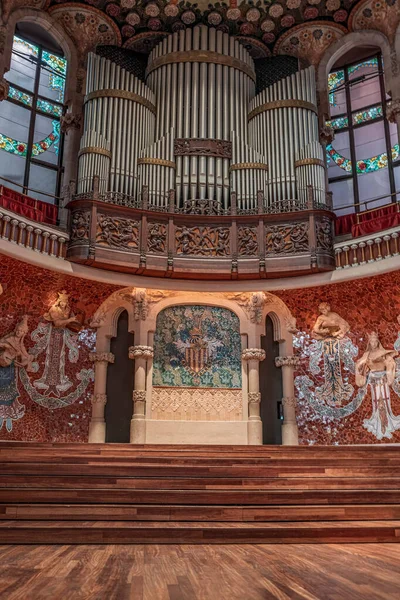 Barcelone Espagne Février 2020 Somptueuse Scène Bois Avec Orgue Pipe — Photo