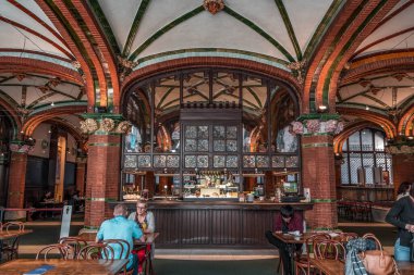 Barselona, İspanya - 24 Şubat 2020: Öğleden sonra Katalonya Müzik Salonu 'ndaki Dinlenme Salonu