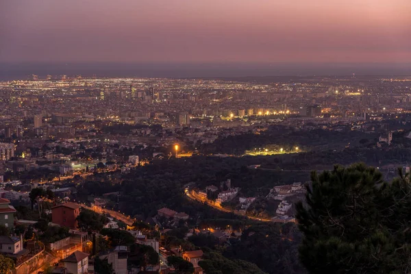 Barselona Şehri Gece Görüş Işıkları Kışın Mavi Saatinde Tibidabo Dağı — Stok fotoğraf