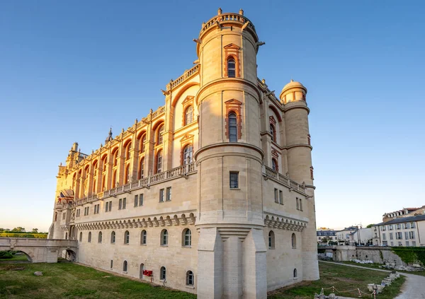 St-German-en-Laye, Fransa - 6 Haziran 2020: Günbatımında Şato Kalesi — Stok fotoğraf