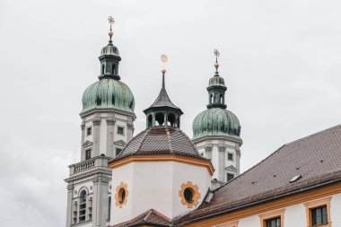 Kempten, Almanya - 3 Ağustos 2020: St Lorenz Bazilikası ve Prenslerin Evi