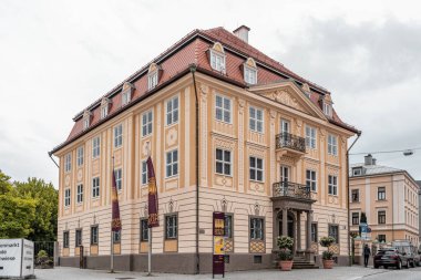 Kempten, Almanya - 3 Ağustos 2020: Yazın Kempten Müzesi Cephesi