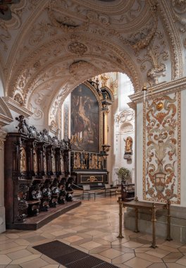 Kempten Almanya 'daki St. Lawrence Bazilikası' nda duvar resmiyle geçiş manzarası