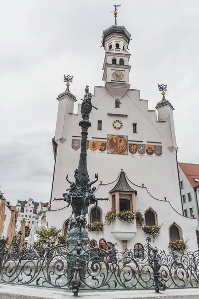 Kempten, Alemania - 3 de agosto de 2020: Fachada del Ayuntamiento en el centro de la ciudad — Foto de Stock