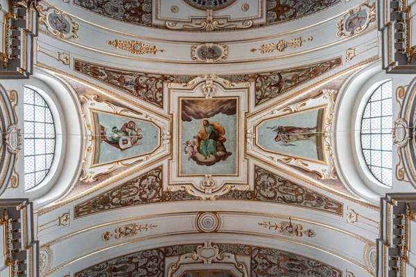 독일 켐프 텐 - Aug 3, 2020: Upward view of ceiling mural fresco in St. Lawrence Basilica in Kempten Germany — 스톡 사진