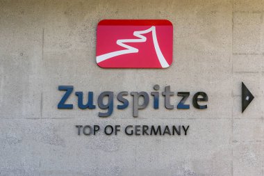 Zugspitze, Almanya - 5 Ağustos 2020 Zugspitze dağının işareti