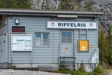 Zugspitze, Almanya - 5 Ağustos 2020: Riffelriss Buzulu çarkıfelek tren istasyonu