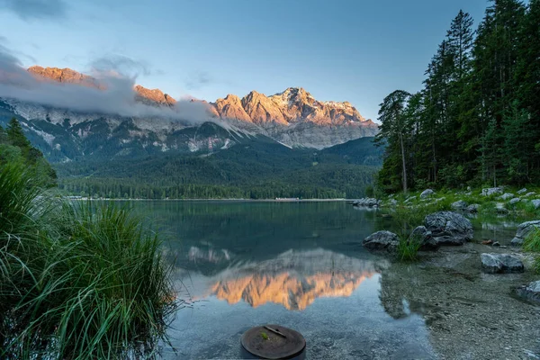 Eibsee Gölü manzaralı Zugspitze AlpengIow Almanya Yazı — Stok fotoğraf