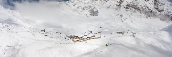 Vista aerea panoramica del ristorante Sonnalpin sotto la neve pesante Zugspitze Top of Germany — Foto Stock