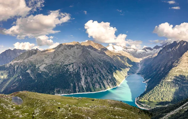 Воздушный беспилотный снаряд ледникового резервуара Шлейсспихер в циллертальных Альпах в Австрии — стоковое фото