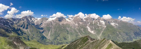 Panoramatický pohled na hory Grossglockner podél vysokohorské silnice Taxenbacher Fusch v Rakousku Tyrolsko — Stock fotografie