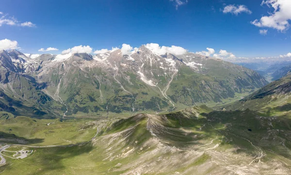 Aerial drone shot of mountain range w Grossglockner w Austrii Lato — Zdjęcie stockowe